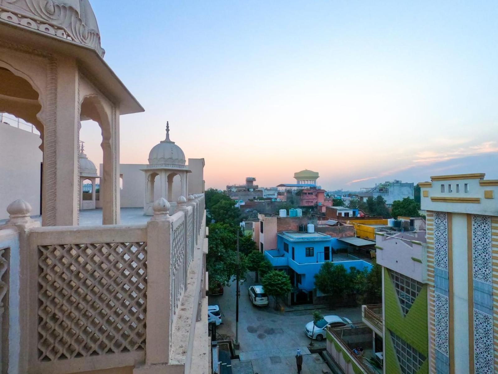 The Taj Vista Agra- Walking Distance To Taj Mahal Hotel Agra  Bagian luar foto