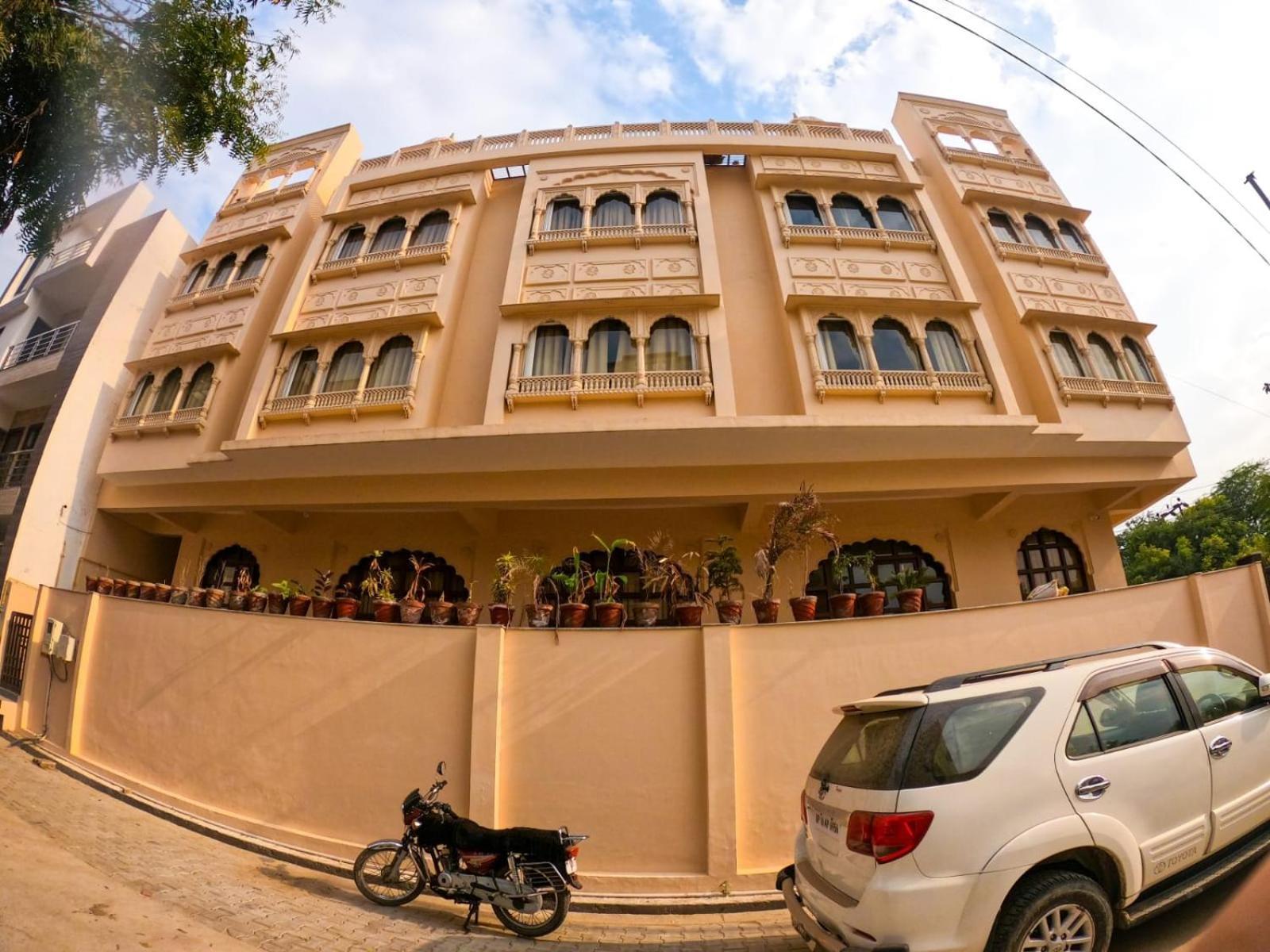 The Taj Vista Agra- Walking Distance To Taj Mahal Hotel Agra  Bagian luar foto