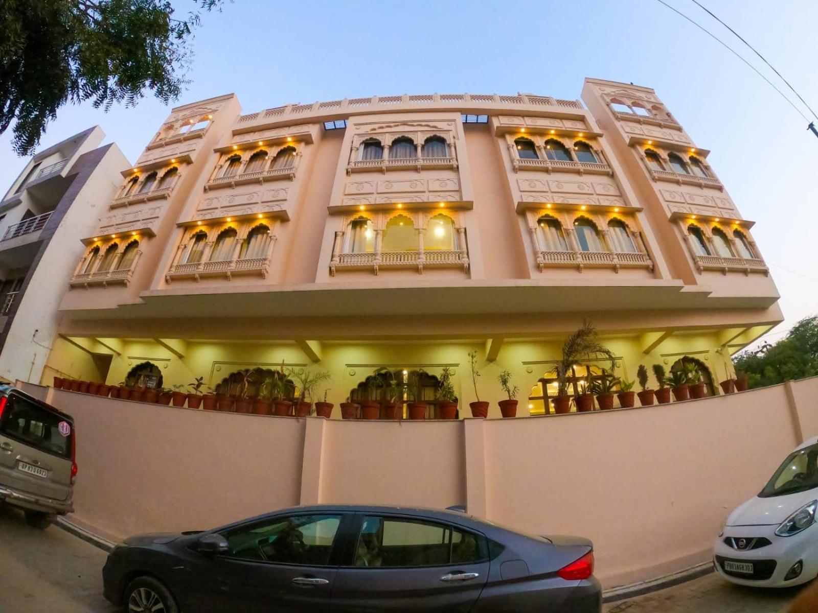 The Taj Vista Agra- Walking Distance To Taj Mahal Hotel Agra  Bagian luar foto