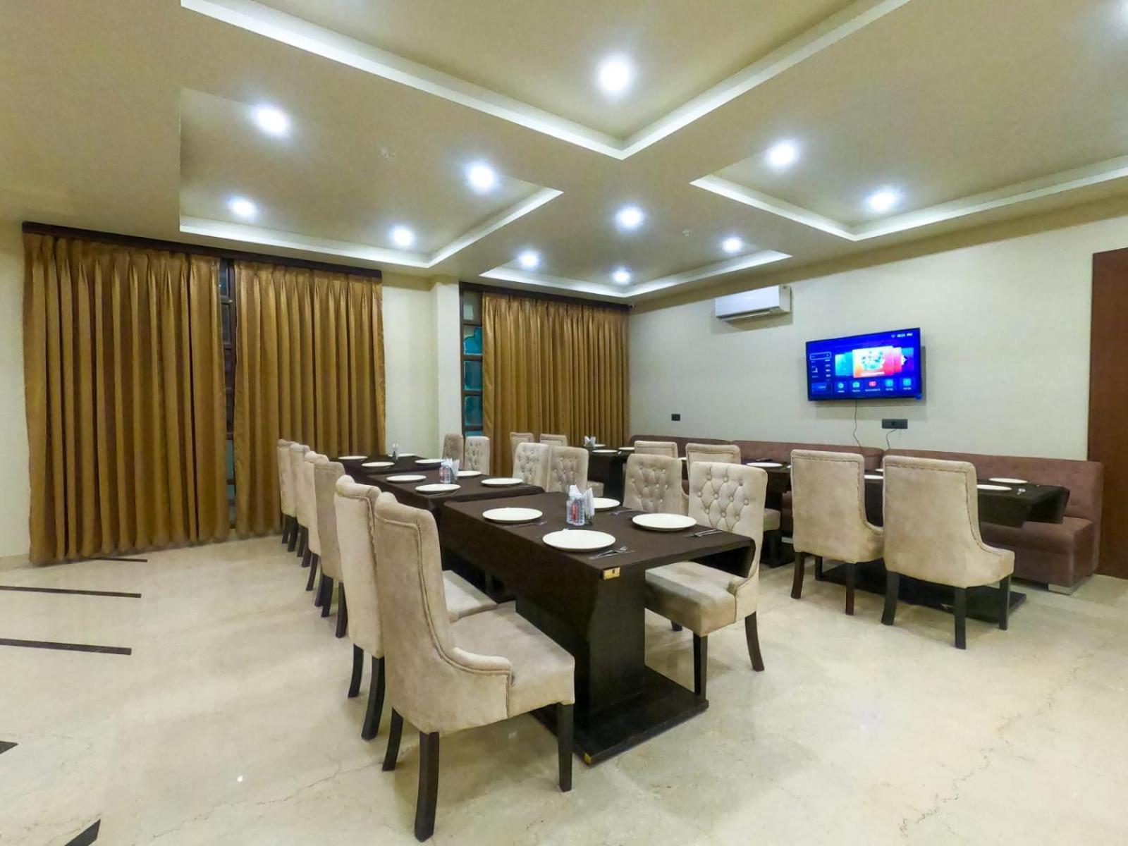 The Taj Vista Agra- Walking Distance To Taj Mahal Hotel Agra  Bagian luar foto