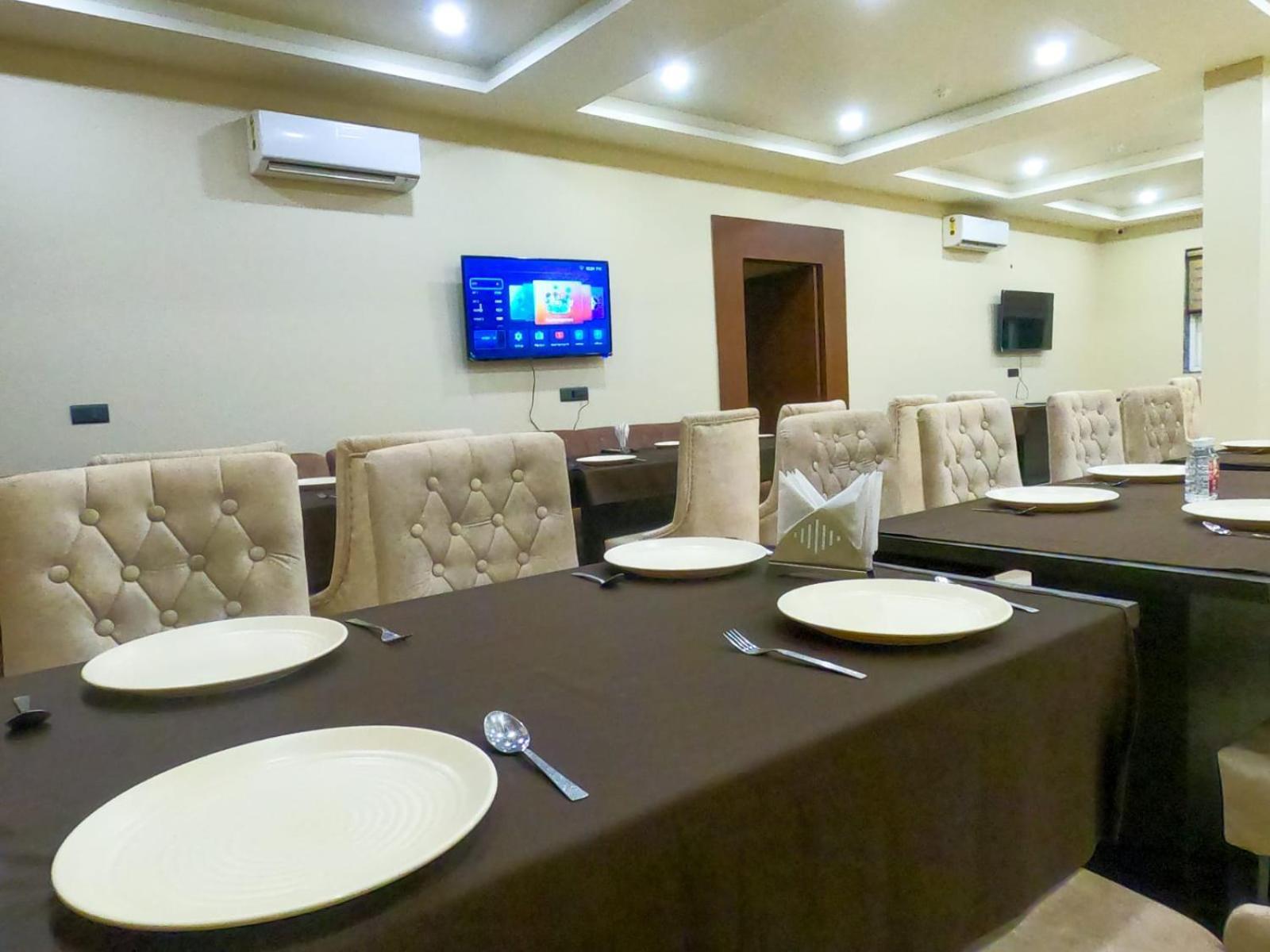 The Taj Vista Agra- Walking Distance To Taj Mahal Hotel Agra  Bagian luar foto