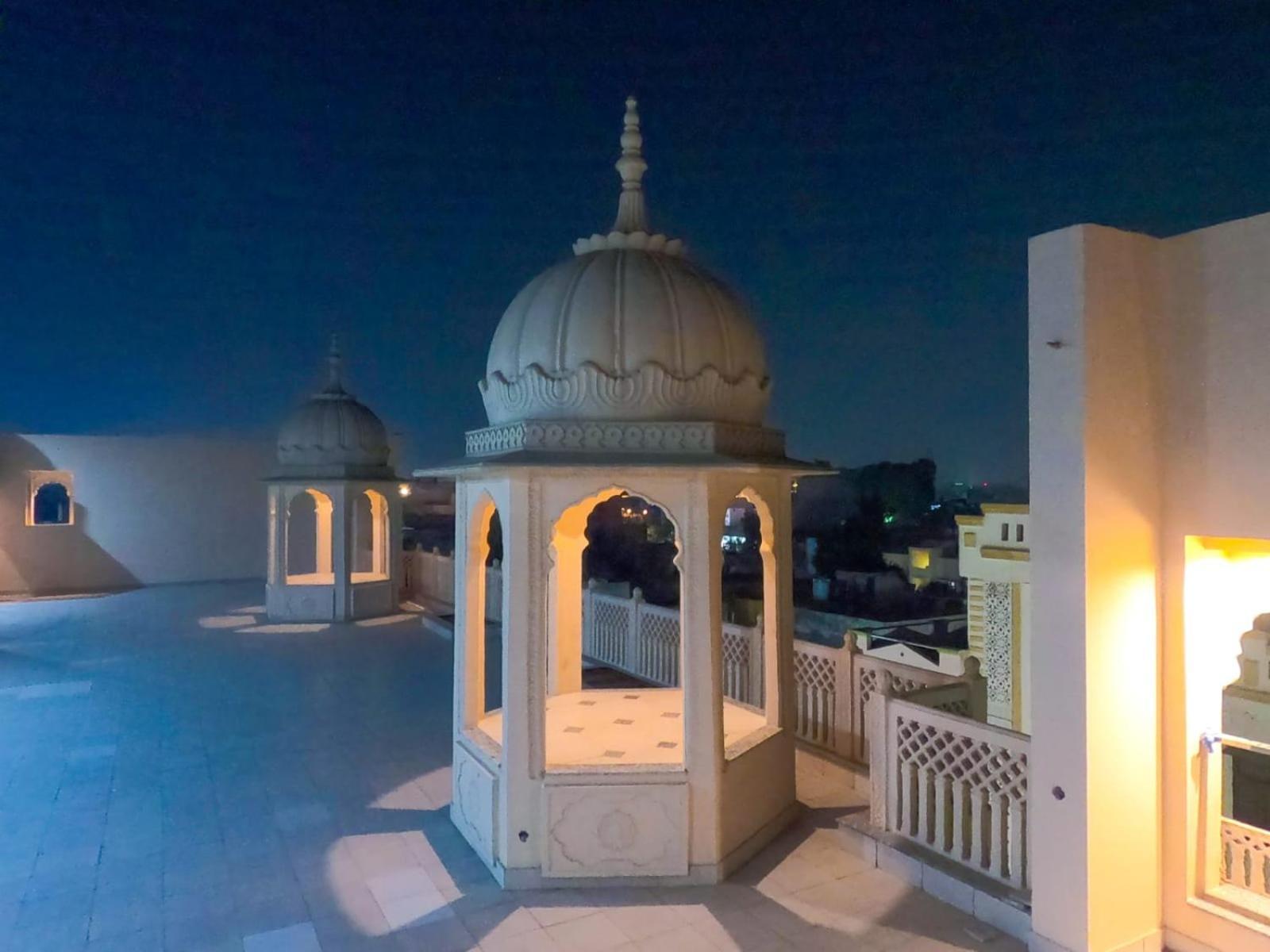 The Taj Vista Agra- Walking Distance To Taj Mahal Hotel Agra  Bagian luar foto
